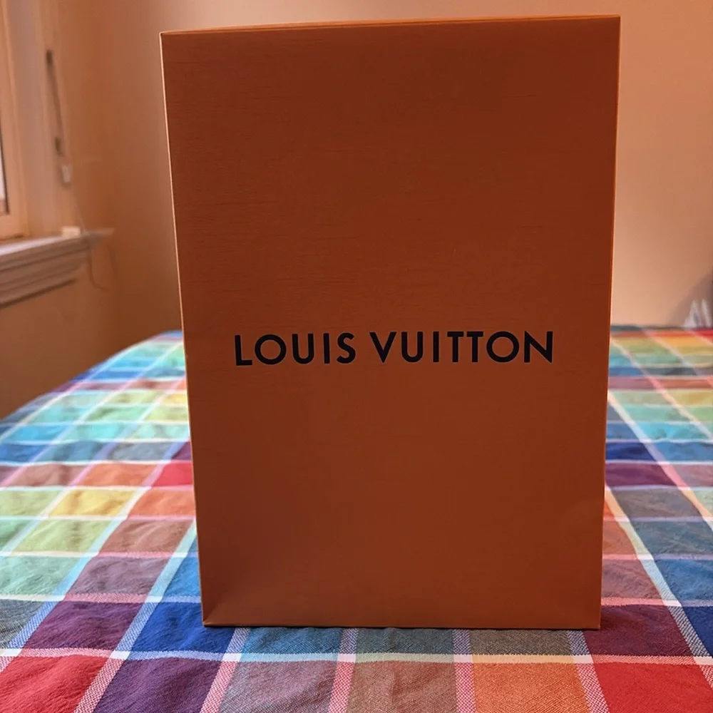 🗂️ LOUIS VUITTON FILE FOLDER WITH VECHETTA TABS 🗂️ NWOT 🗂️